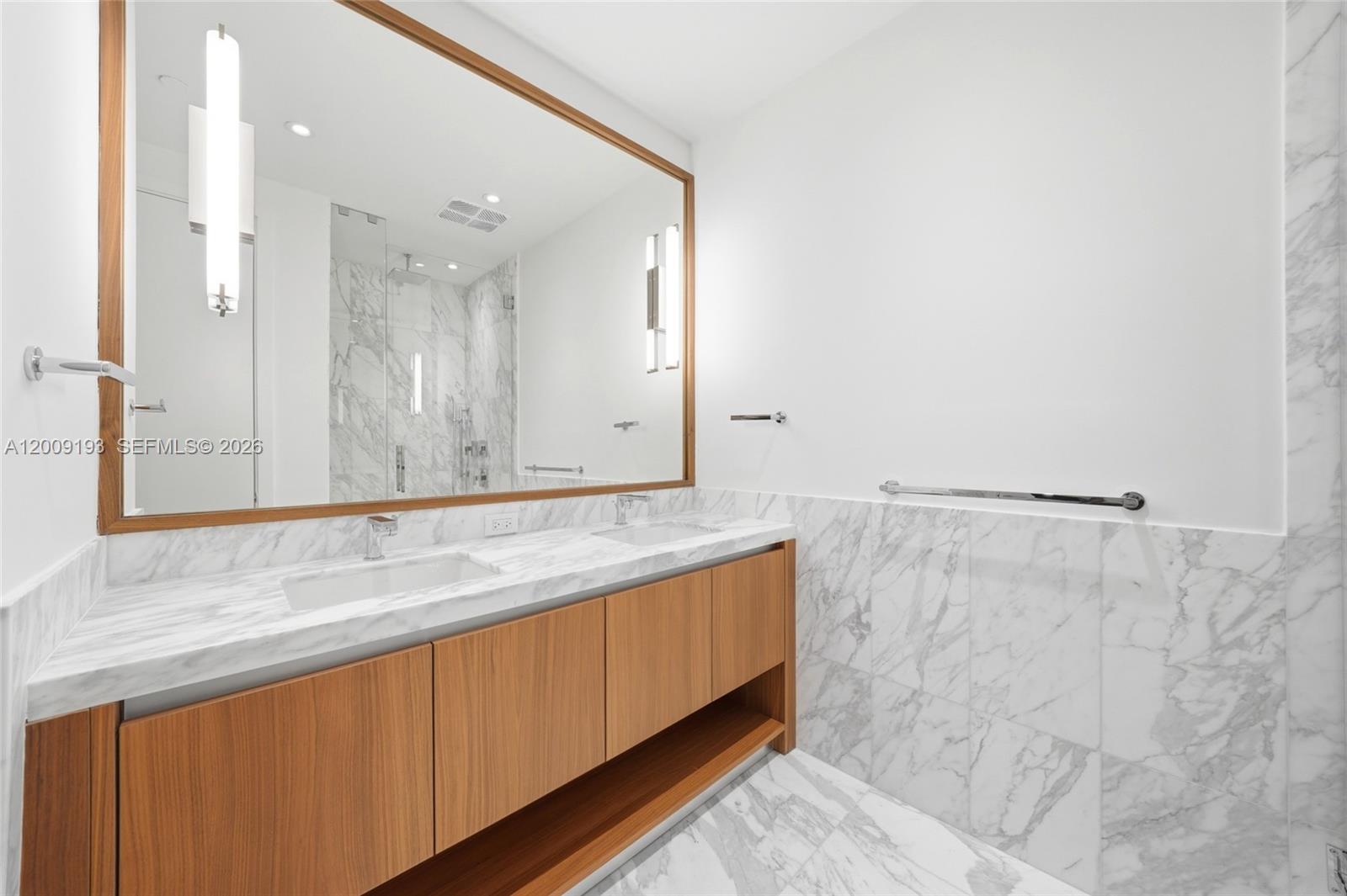 175 Southeast 25th Road, Unit 1403 Miami, FL 33129 - Photo 14 of 22 Gallery Image 14