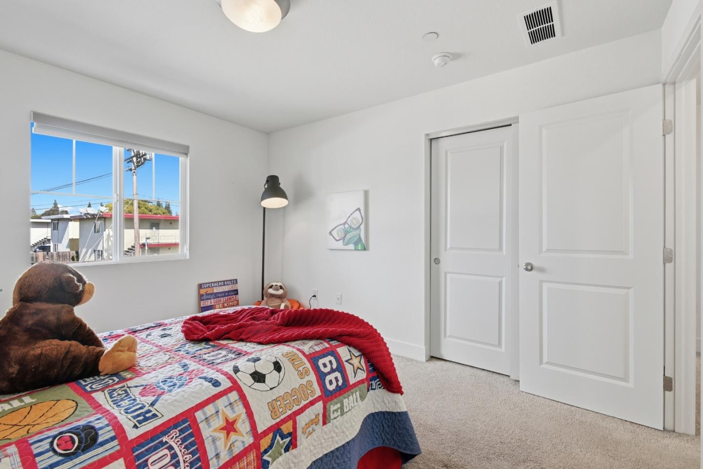 121 Mountaintop Avenue Hayward, CA 94544 - Photo 25 of 38 a bedroom with a bed and a lamp