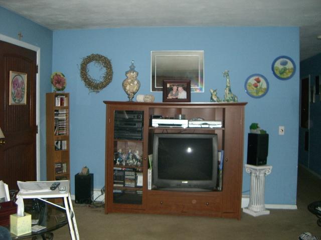 660 Dalton Division Road Pittsfield, MA 01201 - Photo 4 of 11 Living room