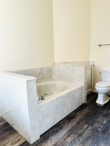 $2,150 | 117 Corkwood Street, Lake Jackson, TX 77566