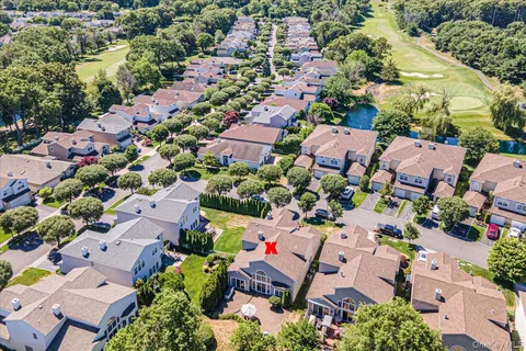 $1,099,000 | 10 Windwatch Drive, Hauppauge, NY 11788