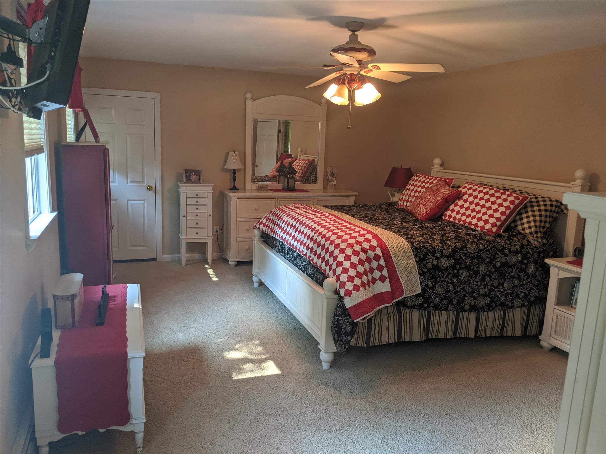 216 Sherburne Road Pelham, NH 03076 - Photo 11 of 19 Gallery Image 11