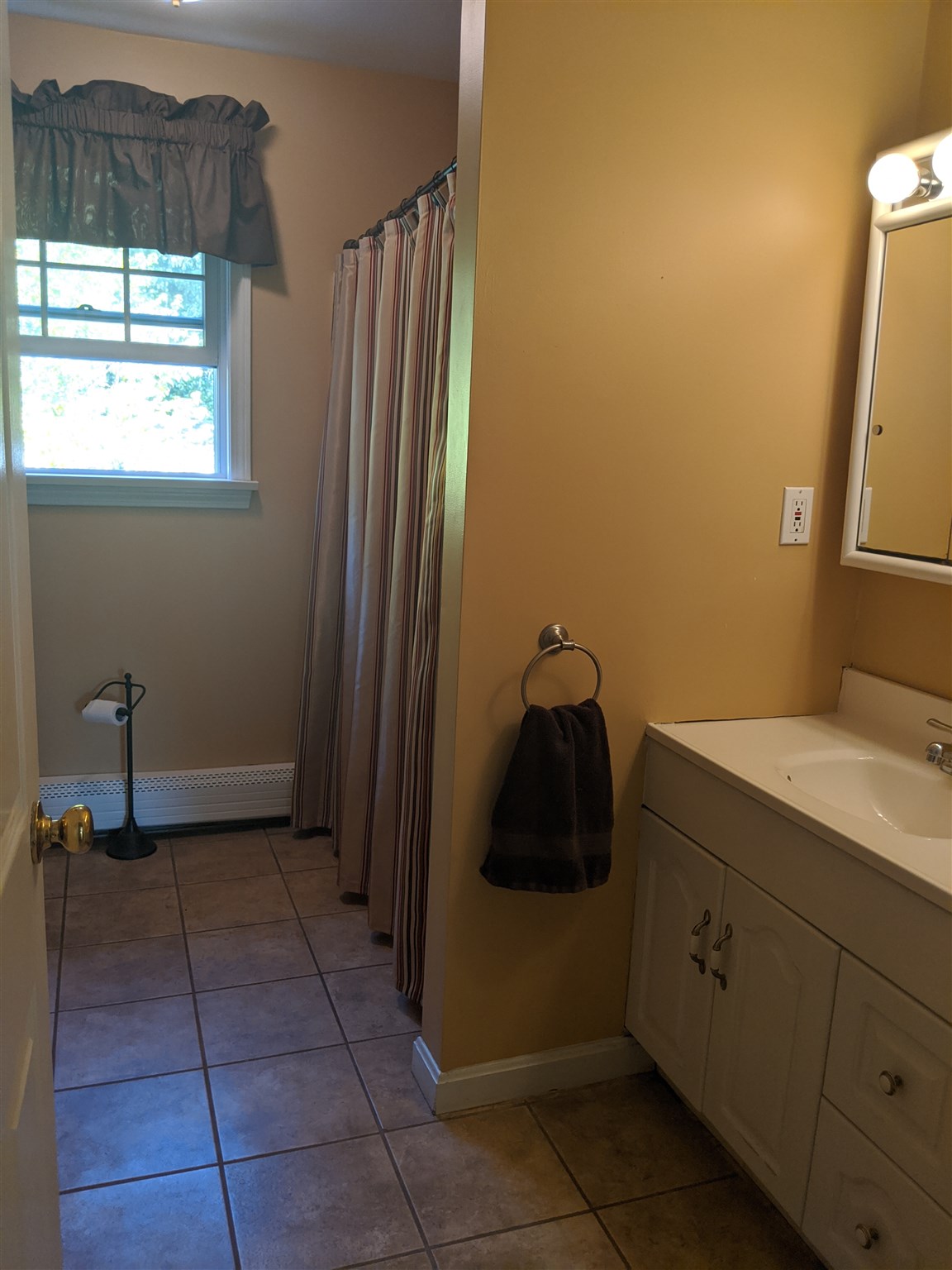 216 Sherburne Road Pelham, NH 03076 - Photo 15 of 19 Gallery Image 15