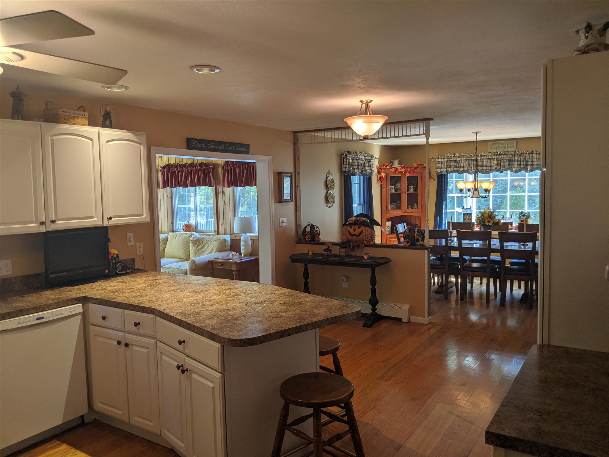 216 Sherburne Road Pelham, NH 03076 - Photo 5 of 19 Gallery Image 5