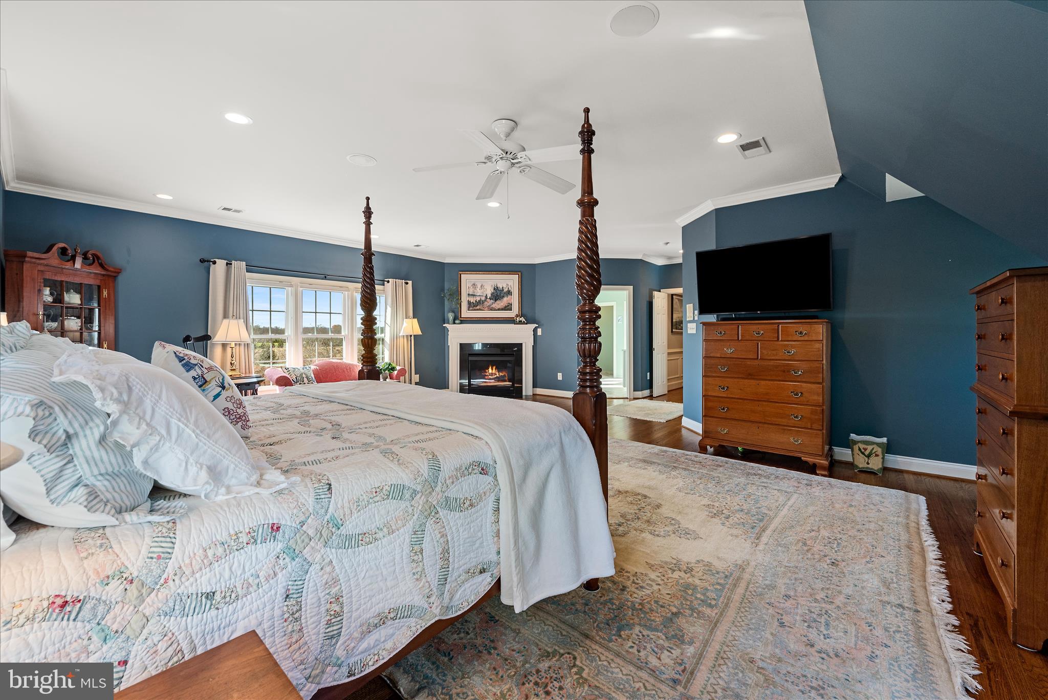 17635 Harmony Church Road Hamilton, VA 20158 - Photo 66 of 108 a bed room with a bed and a television