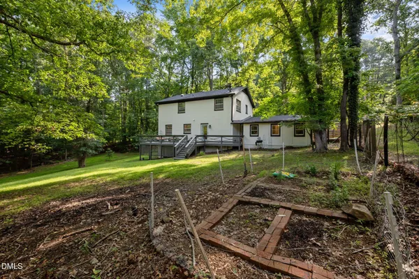 a view of a house with a backyard