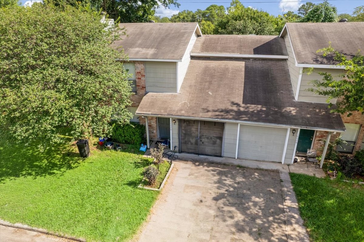 10028 Spring Pl Drive Houston, TX 77070 - Photo 2 of 14 Each side is 3 beds, 2.5 baths.