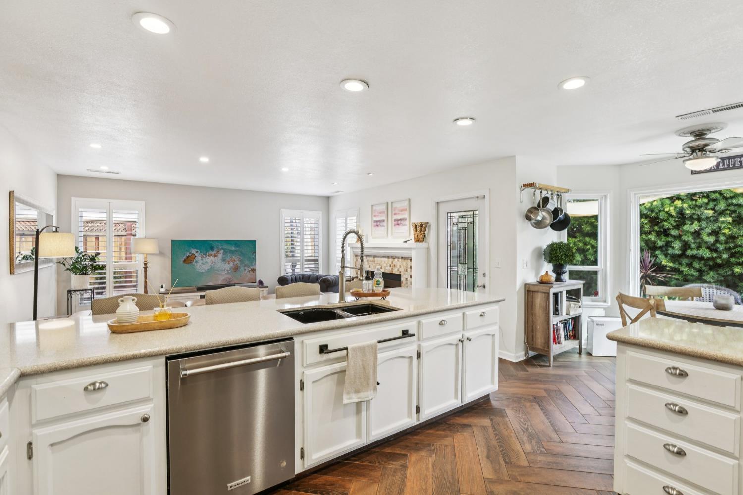 1890 Spring Valley Way Tracy, CA 95377 - Photo 7 of 35