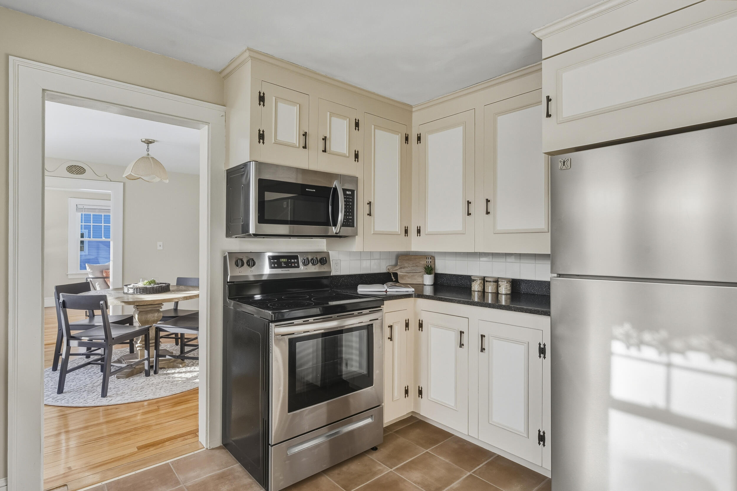 28 Clifford Street South Portland, ME 04106 - Photo 10 of 50 23_28clifford-44