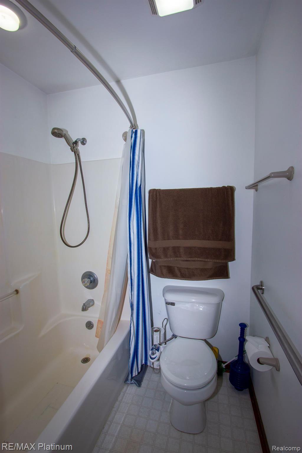5331 East Clyde Road Howell, MI 48855 - Photo 21 of 28 20. Master Bath 3