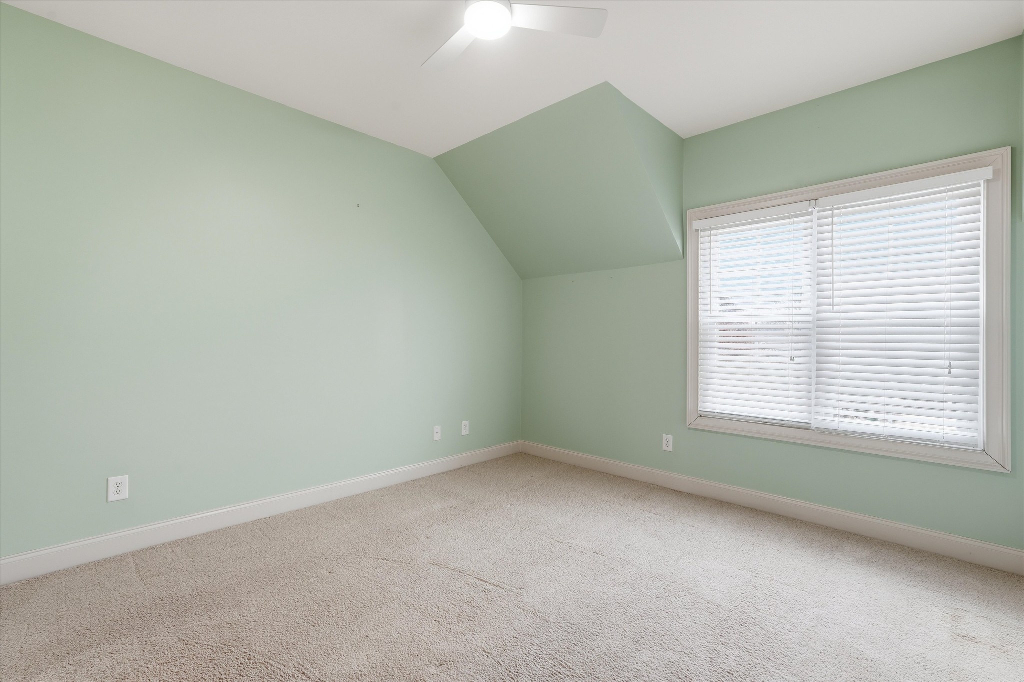 4213 Prestwick Place Spring Hill, TN 37174 - Photo 40 of 52 an empty room with a window