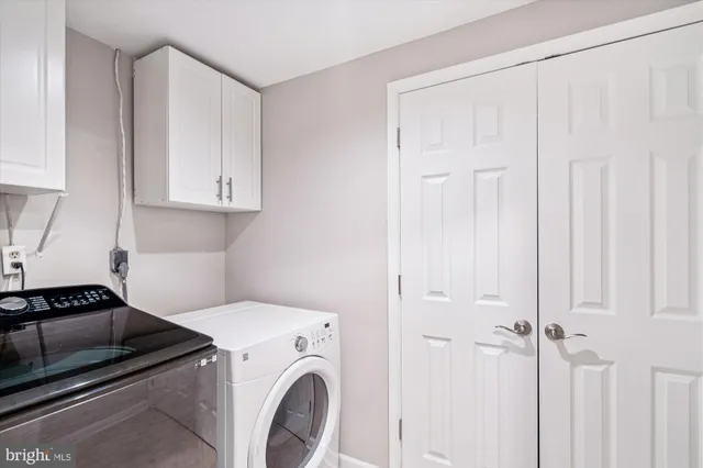 a view of backyard with garden