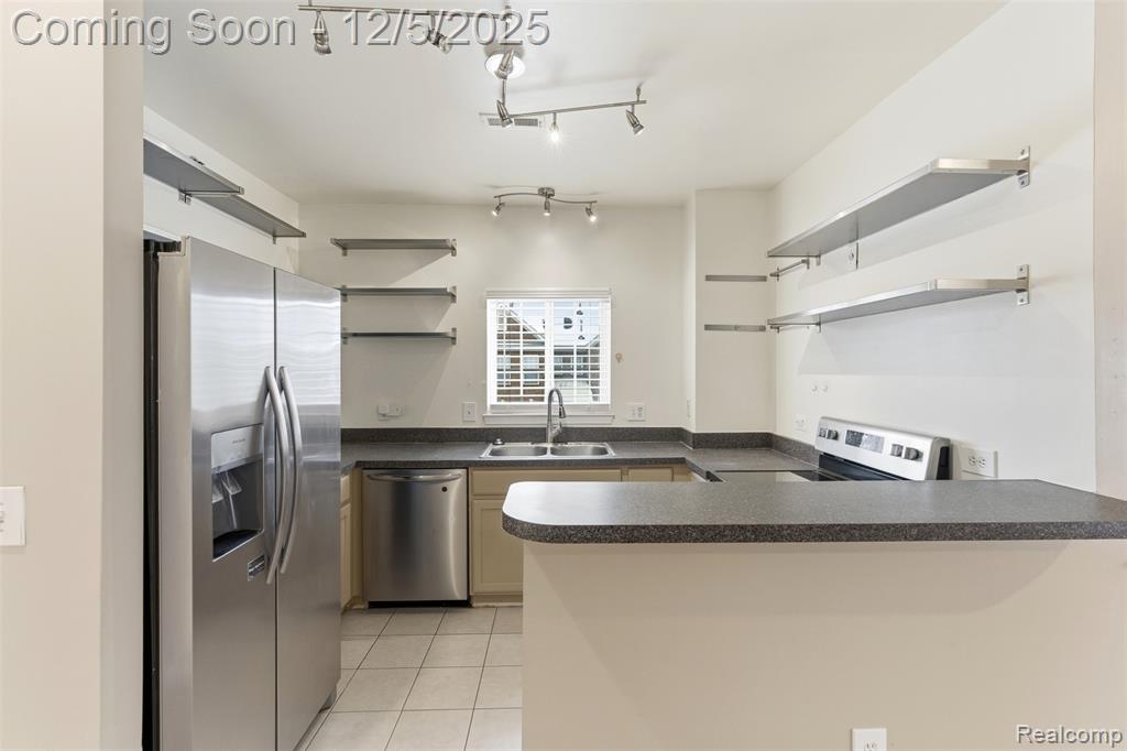 20336 Rodeo Court Southfield, MI 48075 - Photo 8 of 20 Gallery Image 8