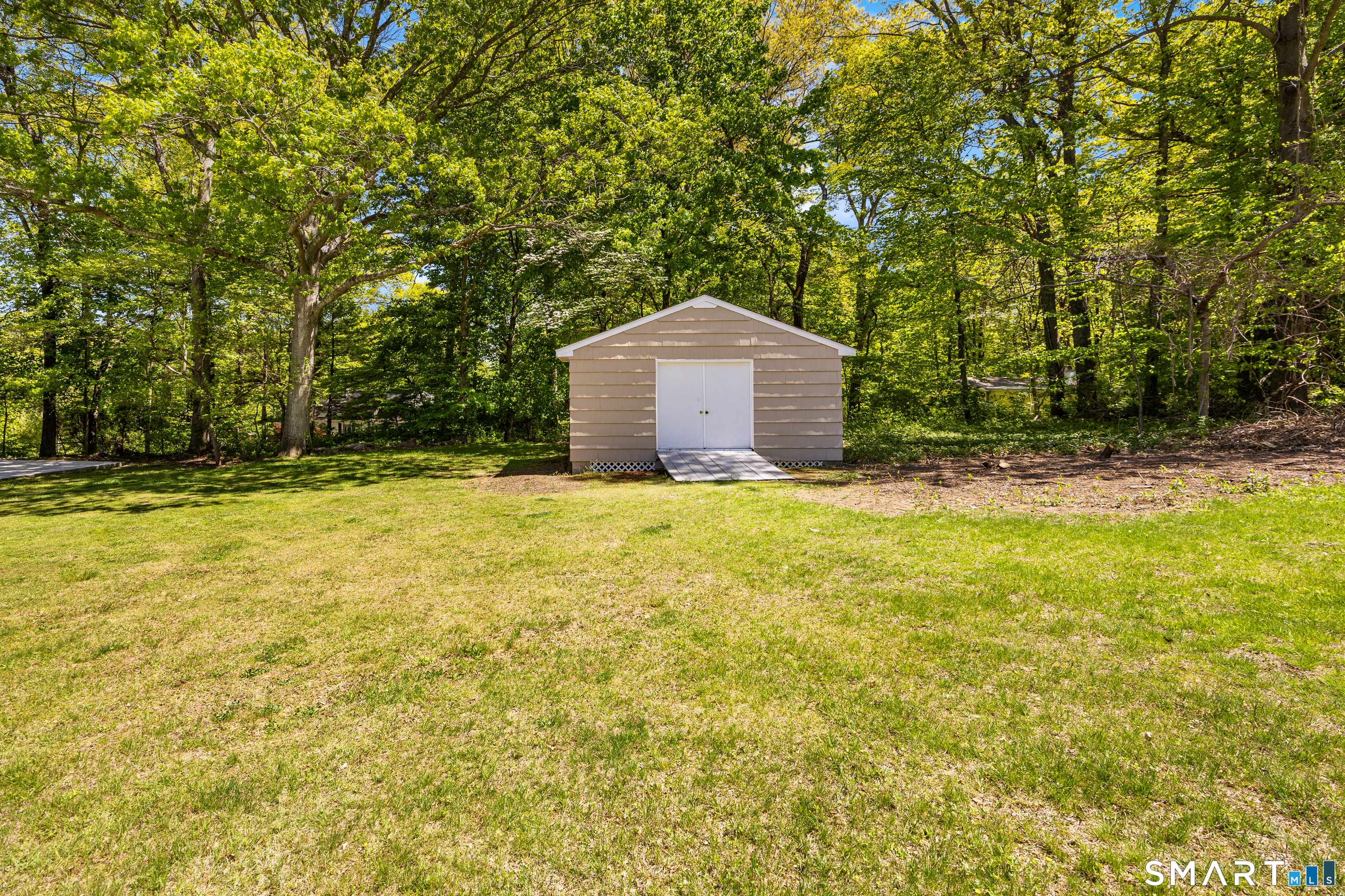 1044 Dunbar Hill Road Hamden, CT 06514 - Photo 32 of 36