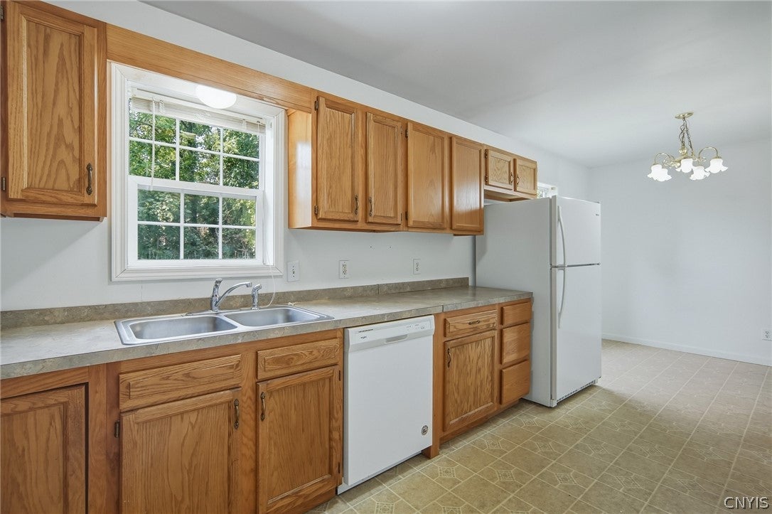 3424 Stiles Road Syracuse, NY 13209 - Photo 2 of 32 Gallery Image 2
