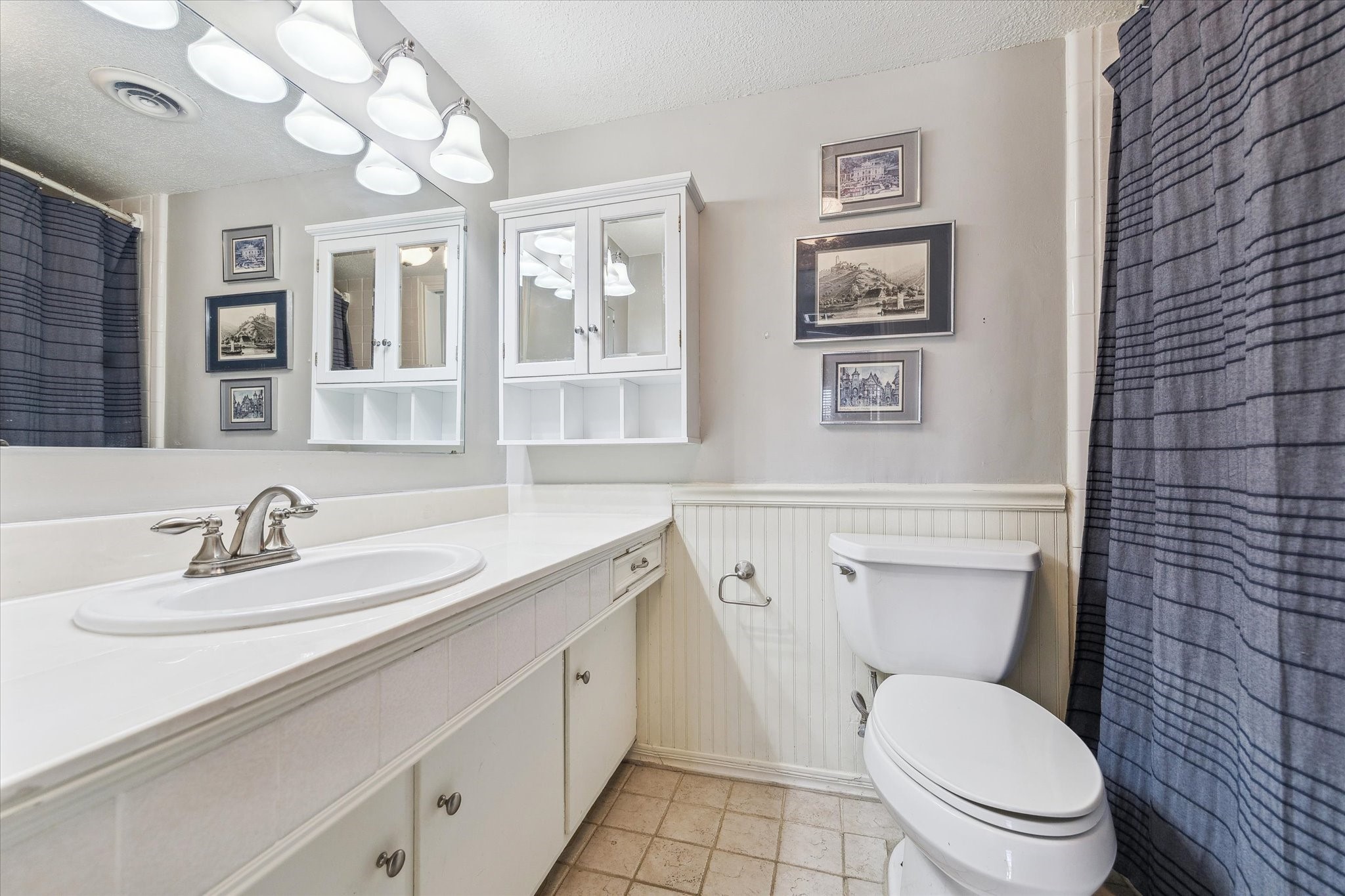 6465 Bayou Glen Road Houston, TX 77057 - Photo 10 of 15 a bathroom with a toilet sink and mirror