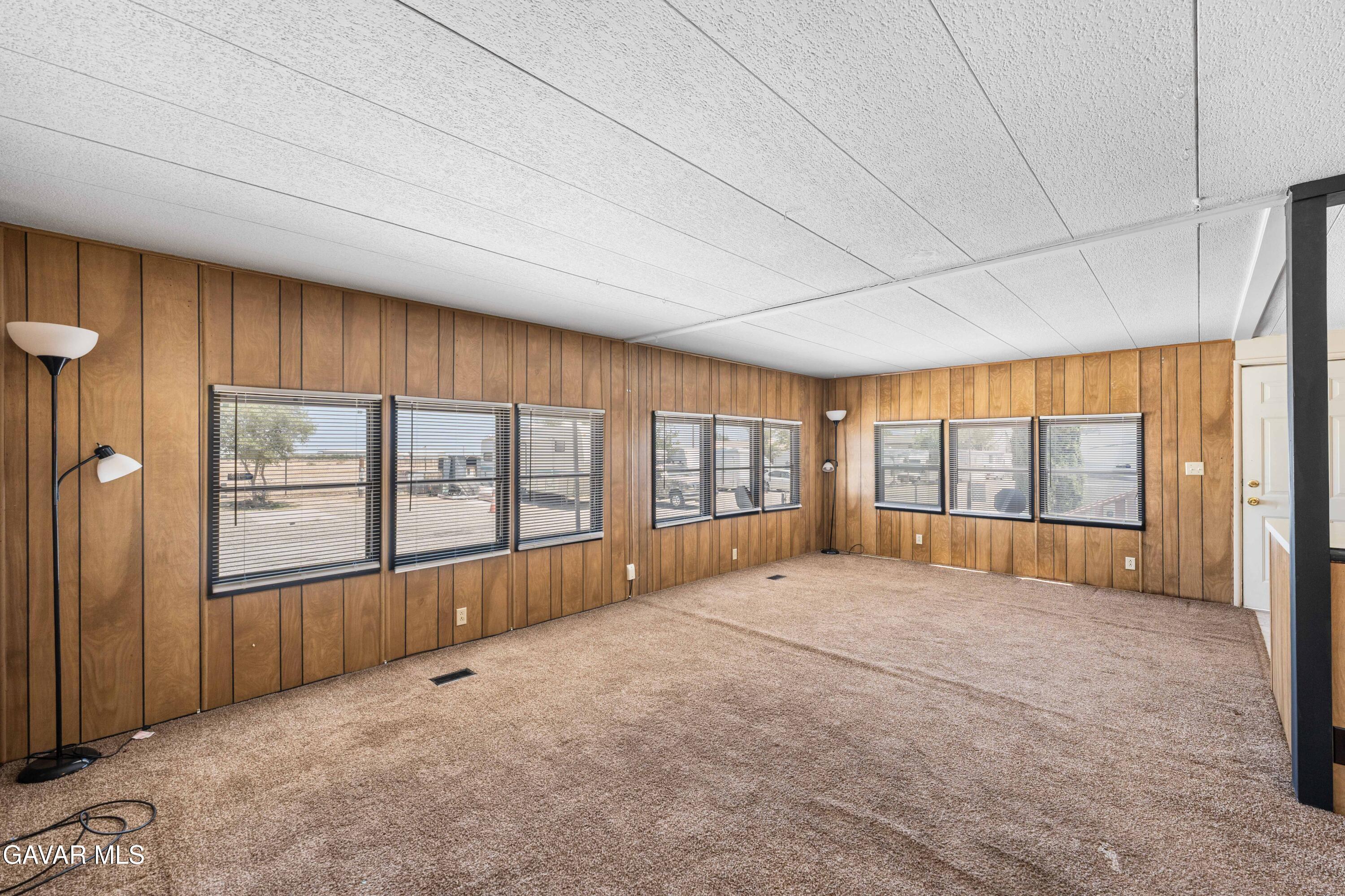 2121 Nadeau Street Mojave, CA 93501 - Photo 11 of 36 Nadeau St-14