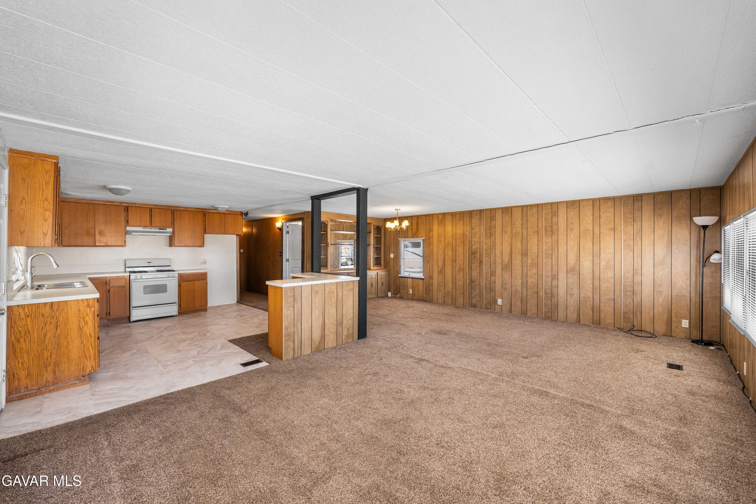 2121 Nadeau Street Mojave, CA 93501 - Photo 7 of 36 Nadeau St-10