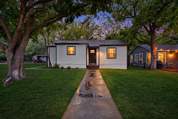 $249,900 | 1103 North Sherman Street, Ennis, TX 75119