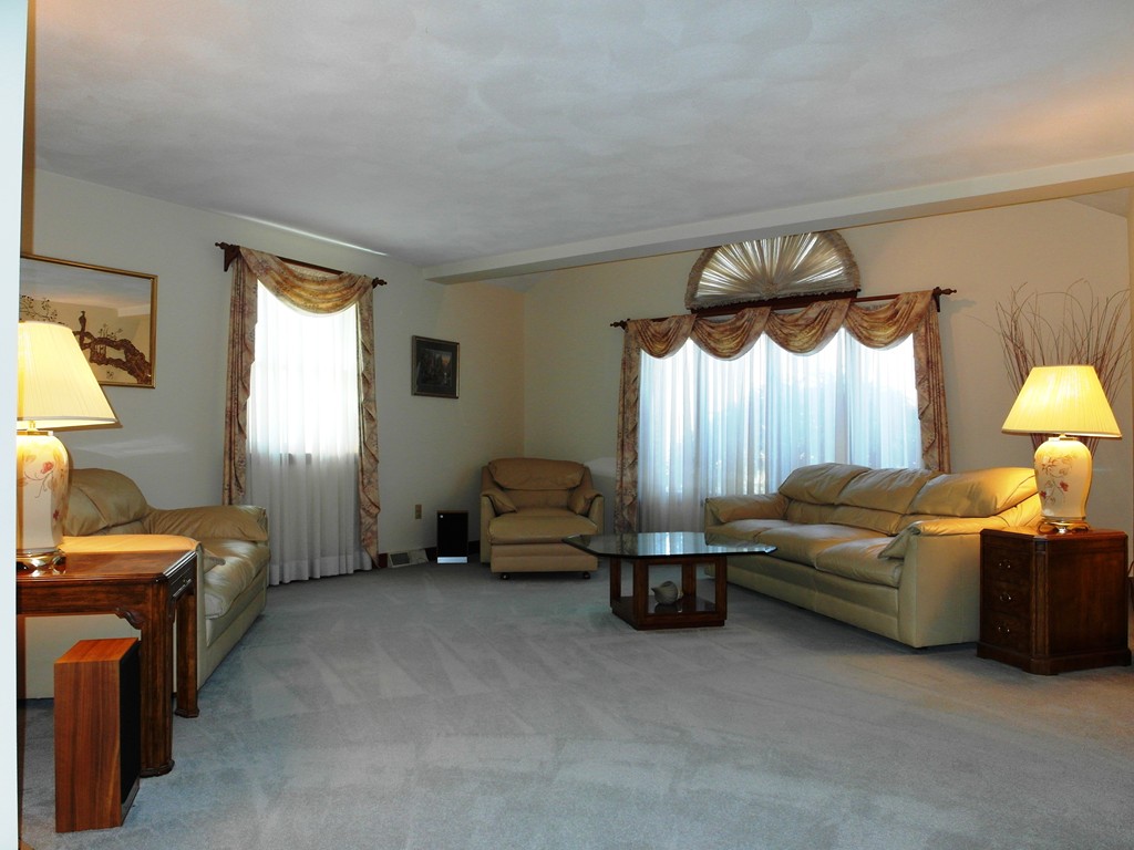 8 Sandstone Way Ashland, MA 01721 - Photo 4 of 30 Gallery Image 4