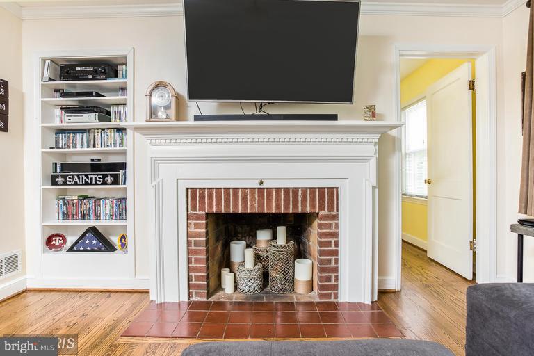 8921 Sudley Road Manassas, VA 20110 - Photo 6 of 19 Family Room