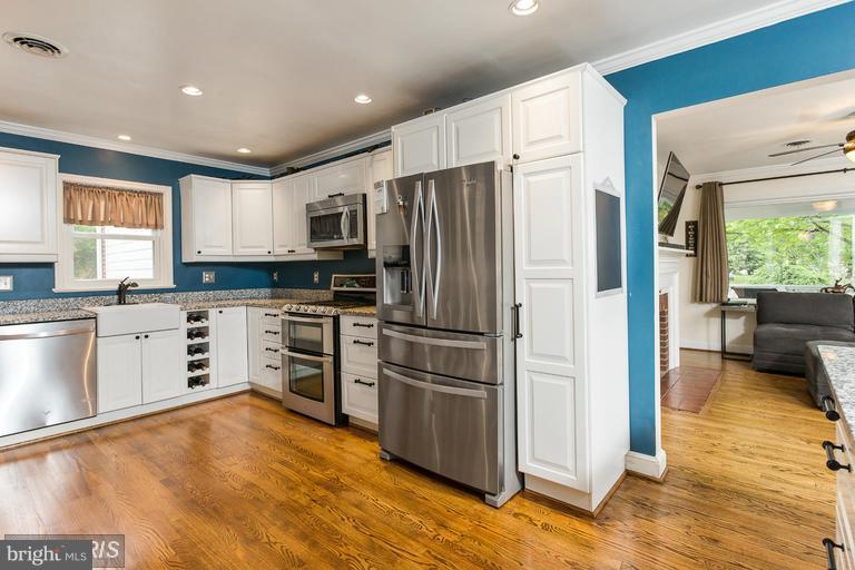 8921 Sudley Road Manassas, VA 20110 - Photo 7 of 19 Kitchen