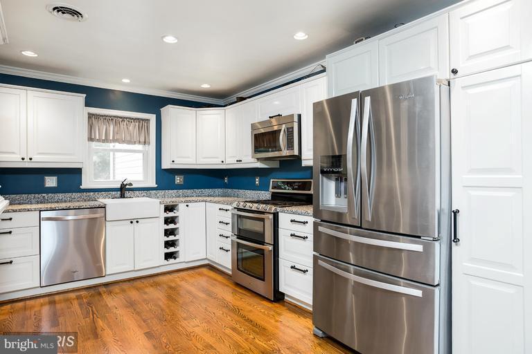 8921 Sudley Road Manassas, VA 20110 - Photo 9 of 19 Kitchen