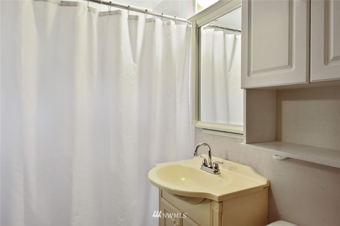 11680 Southeast 164th Street Renton, WA 98058 - Photo 15 of 21 Gallery Image 15