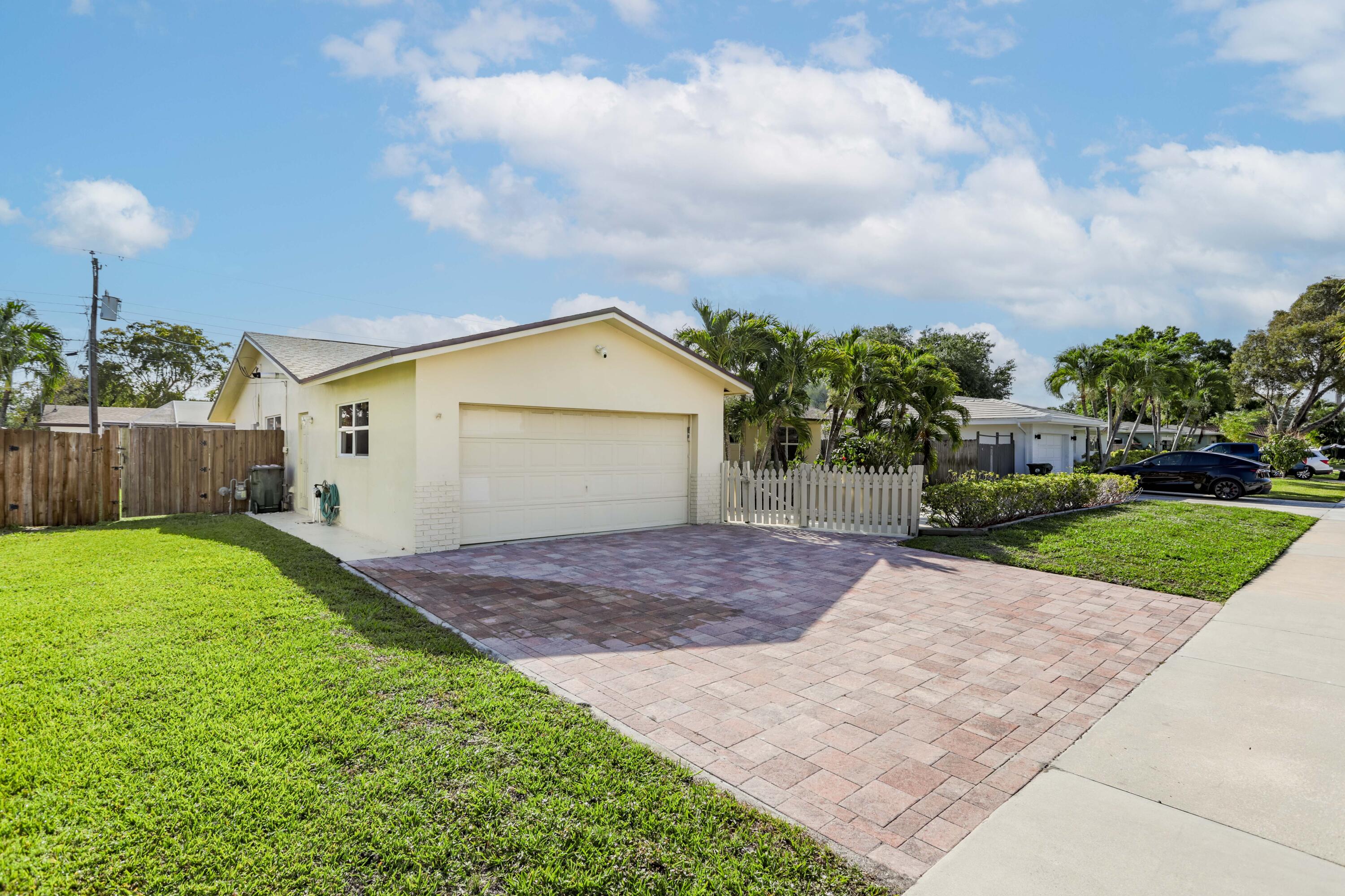 129 Orchard Ridge Lane Boca Raton, FL 33431 - Photo 3 of 34 03_129-1-3