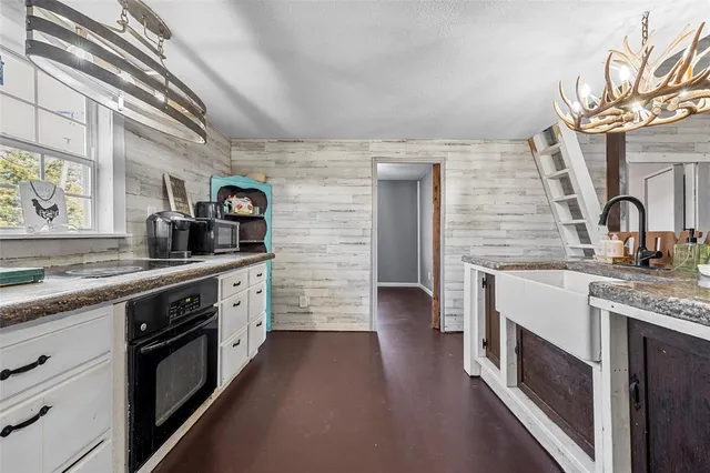 $450,000 | 9205 State Highway 31 West, Purdon, TX 76679