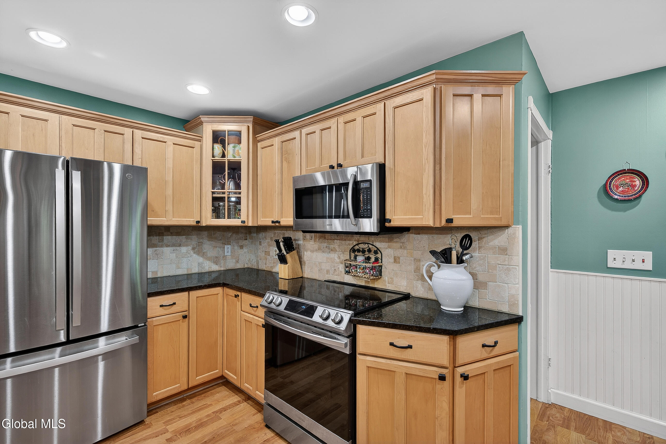 2 Avon Road Bethlehem, NY 12054 - Photo 18 of 40 040-2-Avon-Road-Delmar-NY-12054