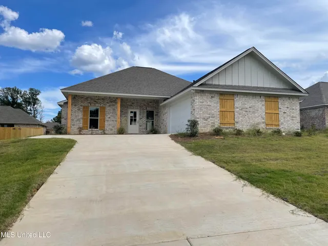 $334,999 | 110 Madisonville Drive, Canton, MS 39046