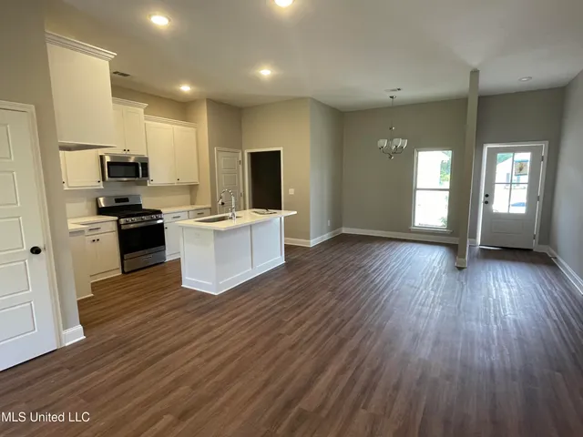 $334,999 | 110 Madisonville Drive, Canton, MS 39046