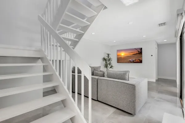 $3,500 | 355 Prestwick Circle, Unit 4, Palm Beach Gardens, FL 33418