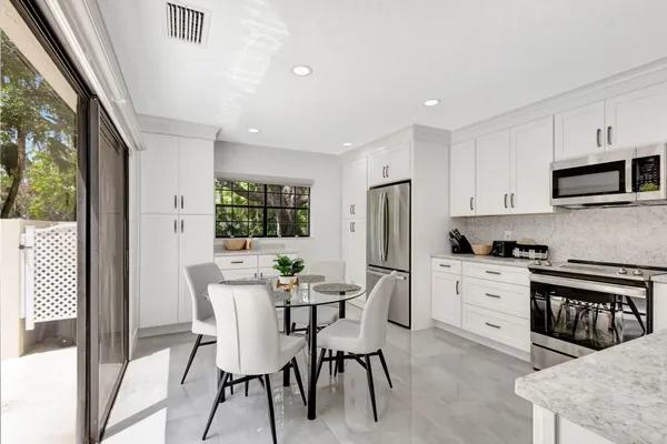 $3,500 | 355 Prestwick Circle, Unit 4, Palm Beach Gardens, FL 33418