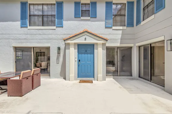 $3,500 | 355 Prestwick Circle, Unit 4, Palm Beach Gardens, FL 33418