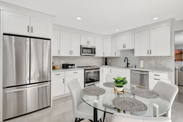 $3,500 | 355 Prestwick Circle, Unit 4, Palm Beach Gardens, FL 33418