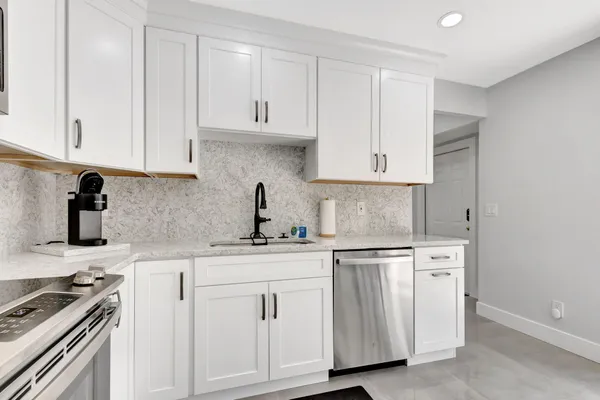 $3,500 | 355 Prestwick Circle, Unit 4, Palm Beach Gardens, FL 33418