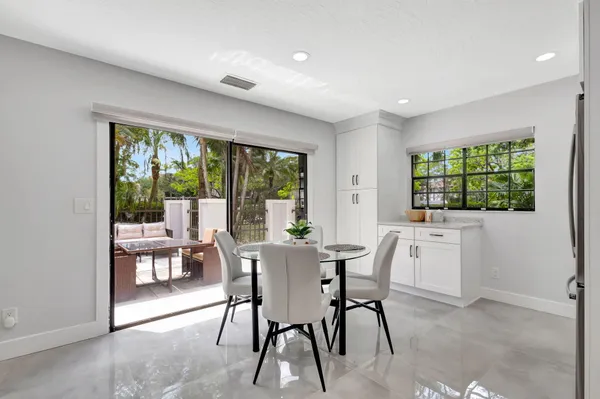 $3,500 | 355 Prestwick Circle, Unit 4, Palm Beach Gardens, FL 33418