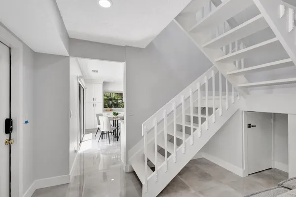 $3,500 | 355 Prestwick Circle, Unit 4, Palm Beach Gardens, FL 33418