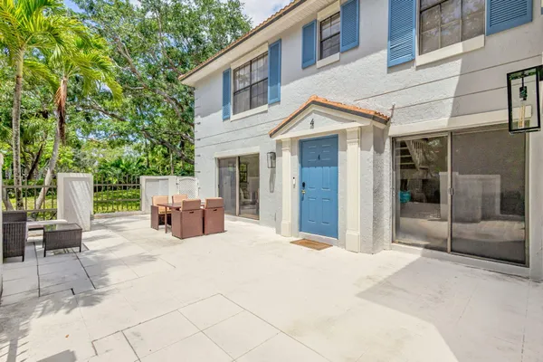 $3,500 | 355 Prestwick Circle, Unit 4, Palm Beach Gardens, FL 33418