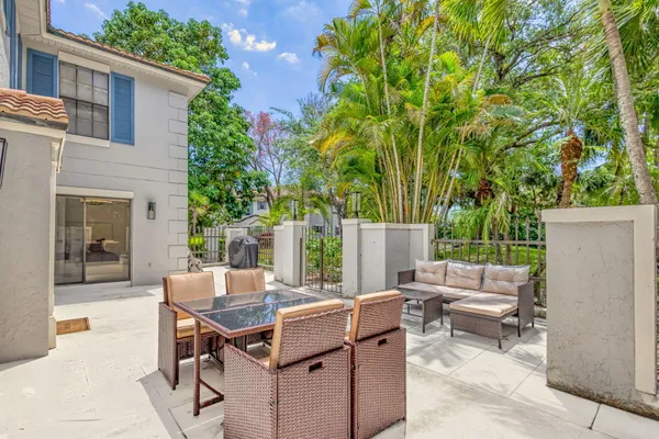 $3,500 | 355 Prestwick Circle, Unit 4, Palm Beach Gardens, FL 33418