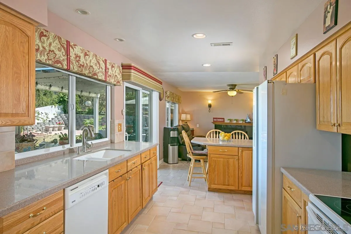 17027 Matinal Road San Diego, CA 92127 - Photo 4 of 27 Gallery Image 4
