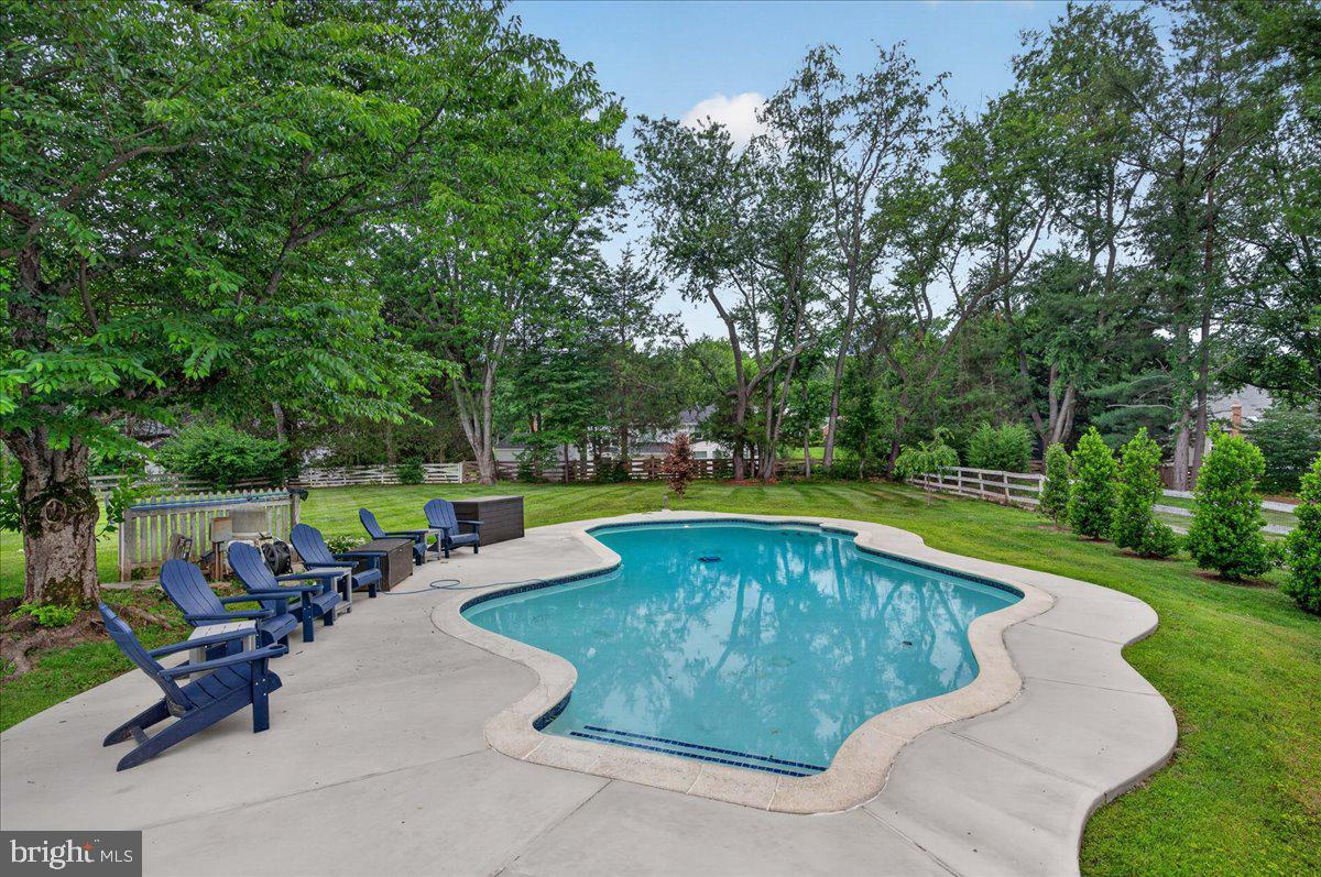11057 Bishopsgate Court Reston, VA 20194 - Photo 58 of 72 Salt Water Pool