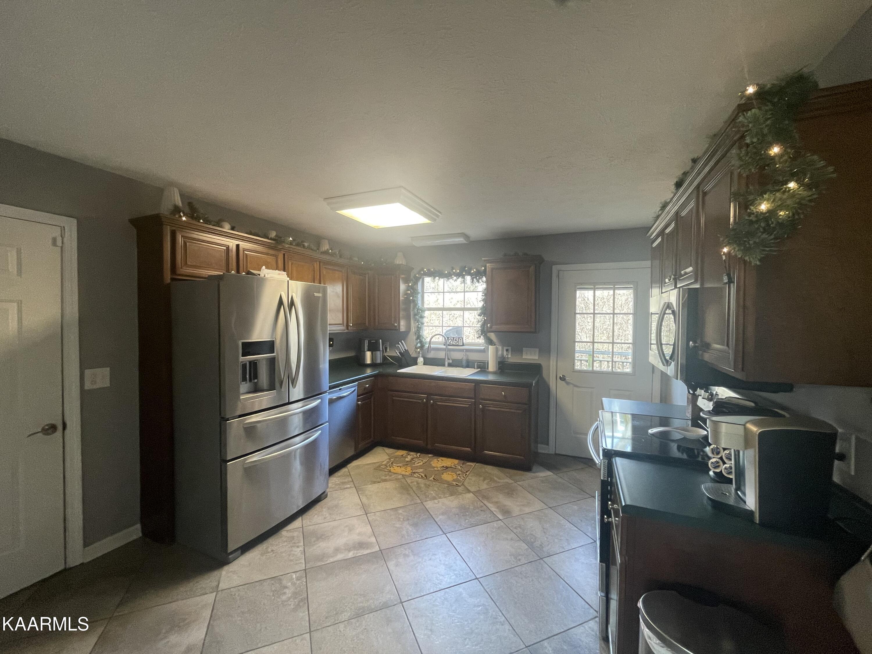 110 Guthrie Road Athens, TN 37303 - Photo 10 of 26 kitchen w/stainless steel appliances