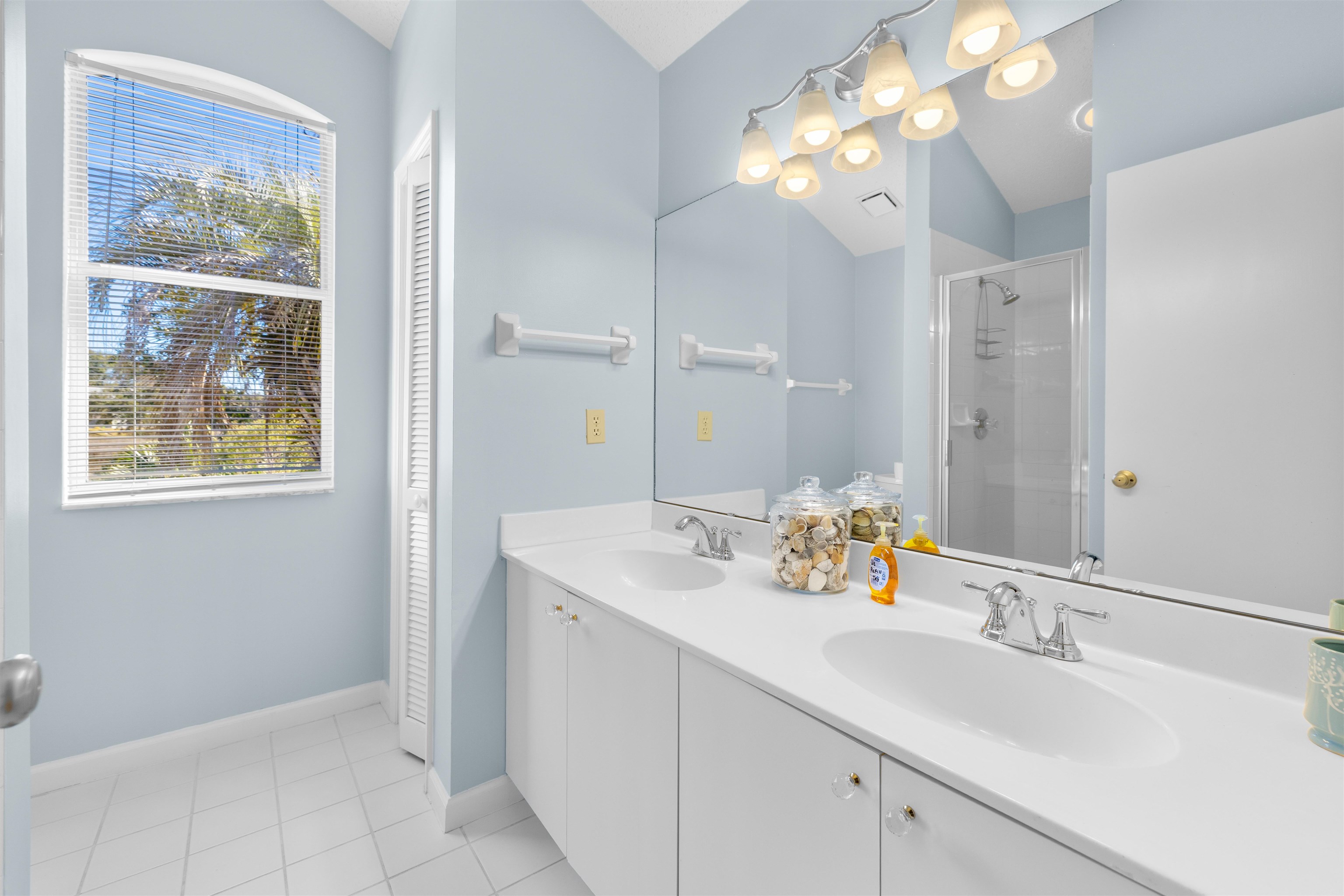 655 East Bianca Circle St. Augustine, FL 32086 - Photo 47 of 53 a bathroom with a sink and a mirror