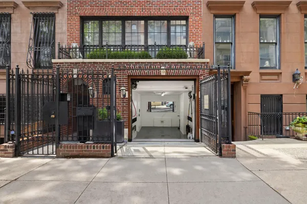 $8,485,000 | 506 East 87th Street | Upper East Side