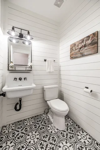 $999,900 | 1031 Kennedy Lane, Cottontown, TN 37048