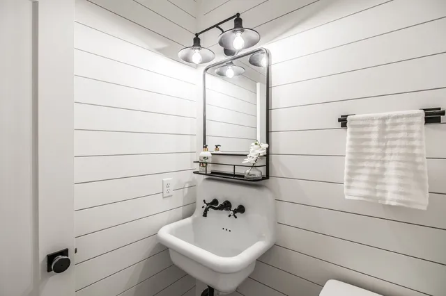 $999,900 | 1031 Kennedy Lane, Cottontown, TN 37048