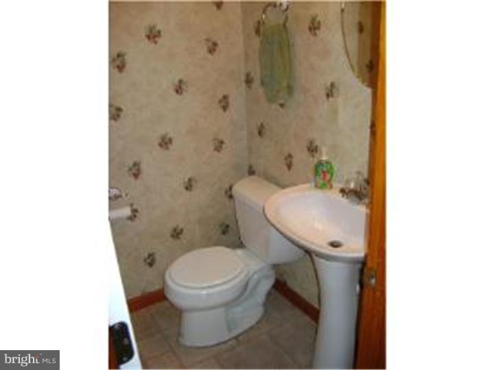 2565 Exton Road Hatboro, PA 19040 - Photo 17 of 25 Half Bath